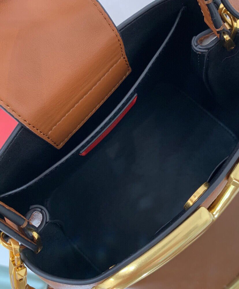 Valentino Garavani Supervee handbag Coffee - Image 9