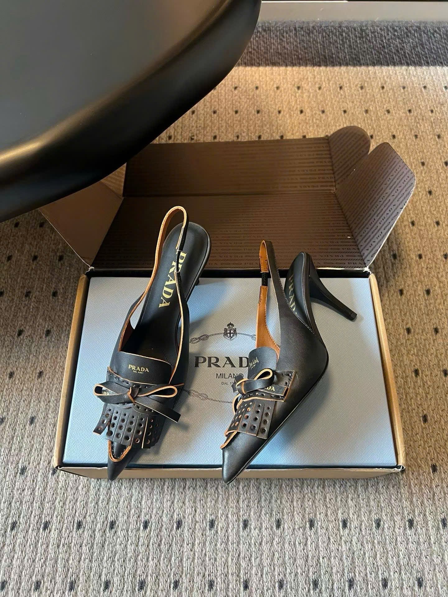 Prada Pointed-Toe Leather Kitten-Heel Pumps Shoes 8.5cm - Image 2
