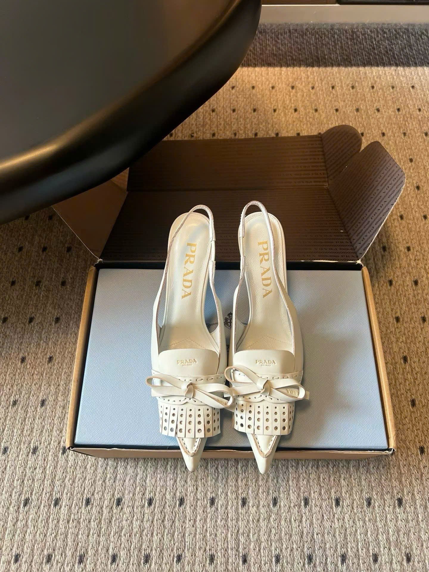 Prada Pointed-Toe Leather Kitten-Heel Pumps Shoes 8.5cm
