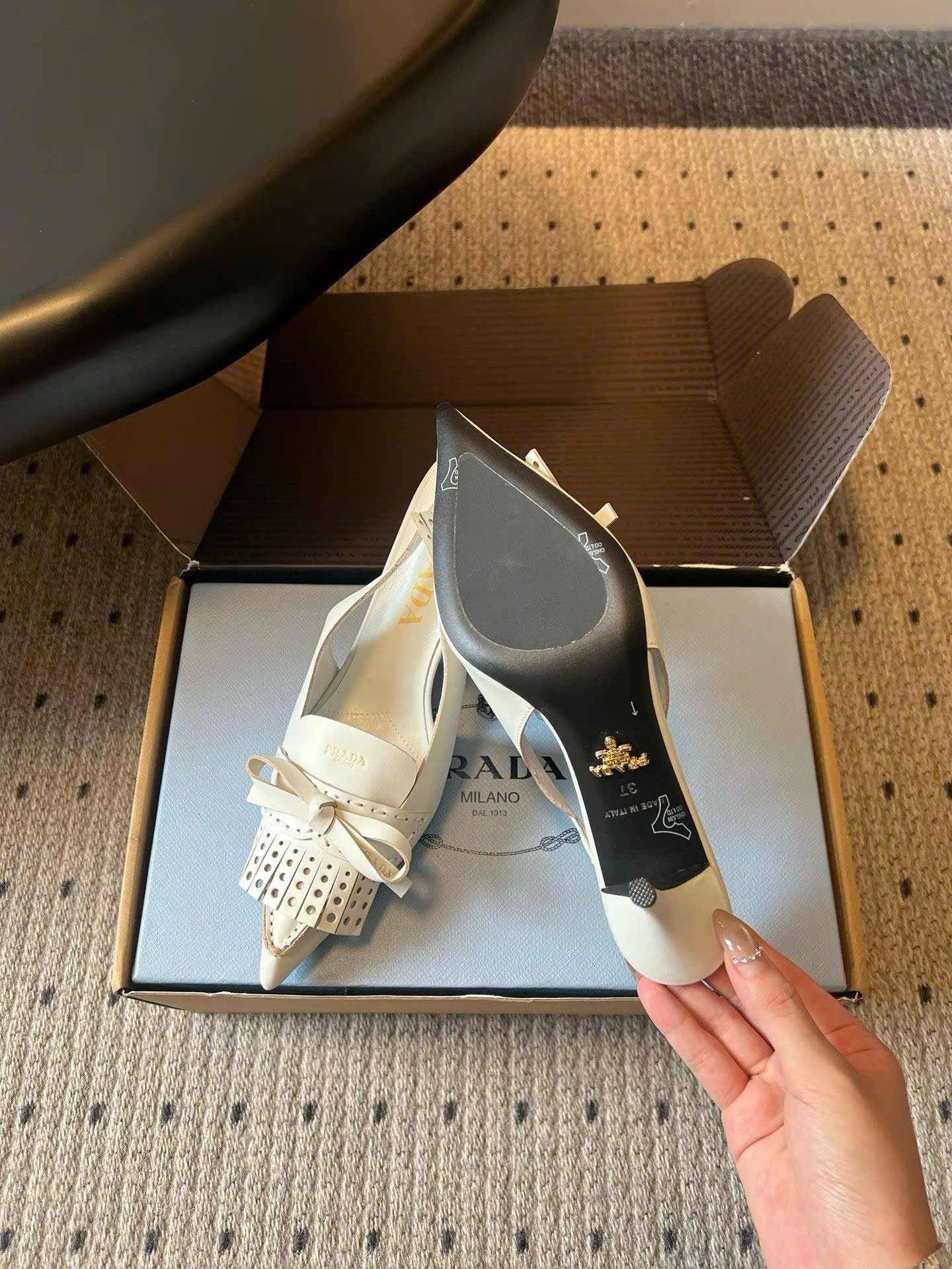 Prada Pointed-Toe Leather Kitten-Heel Pumps Shoes 8.5cm - Image 2