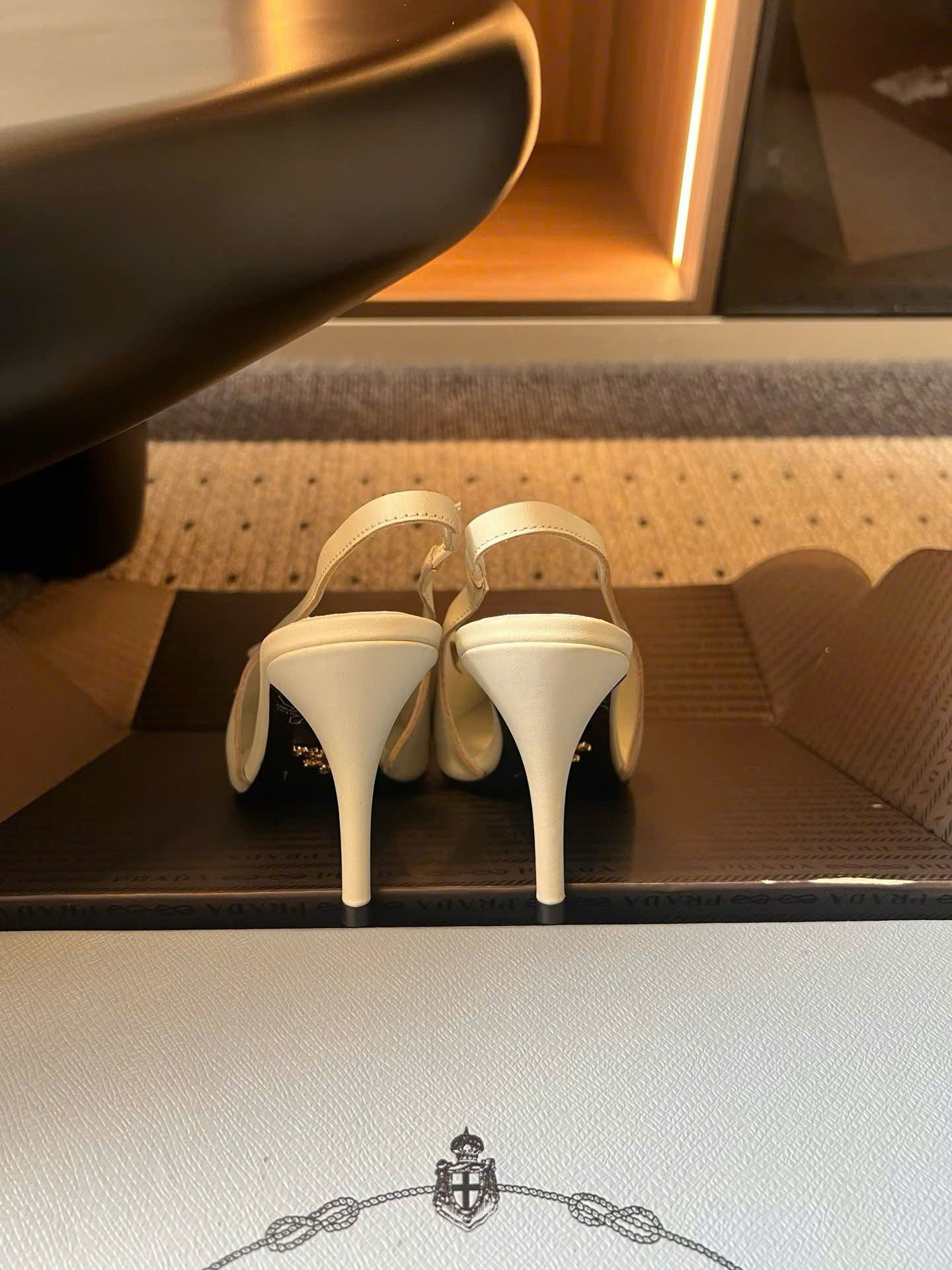 Prada Pointed-Toe Leather Kitten-Heel Pumps Shoes 8.5cm - Image 3