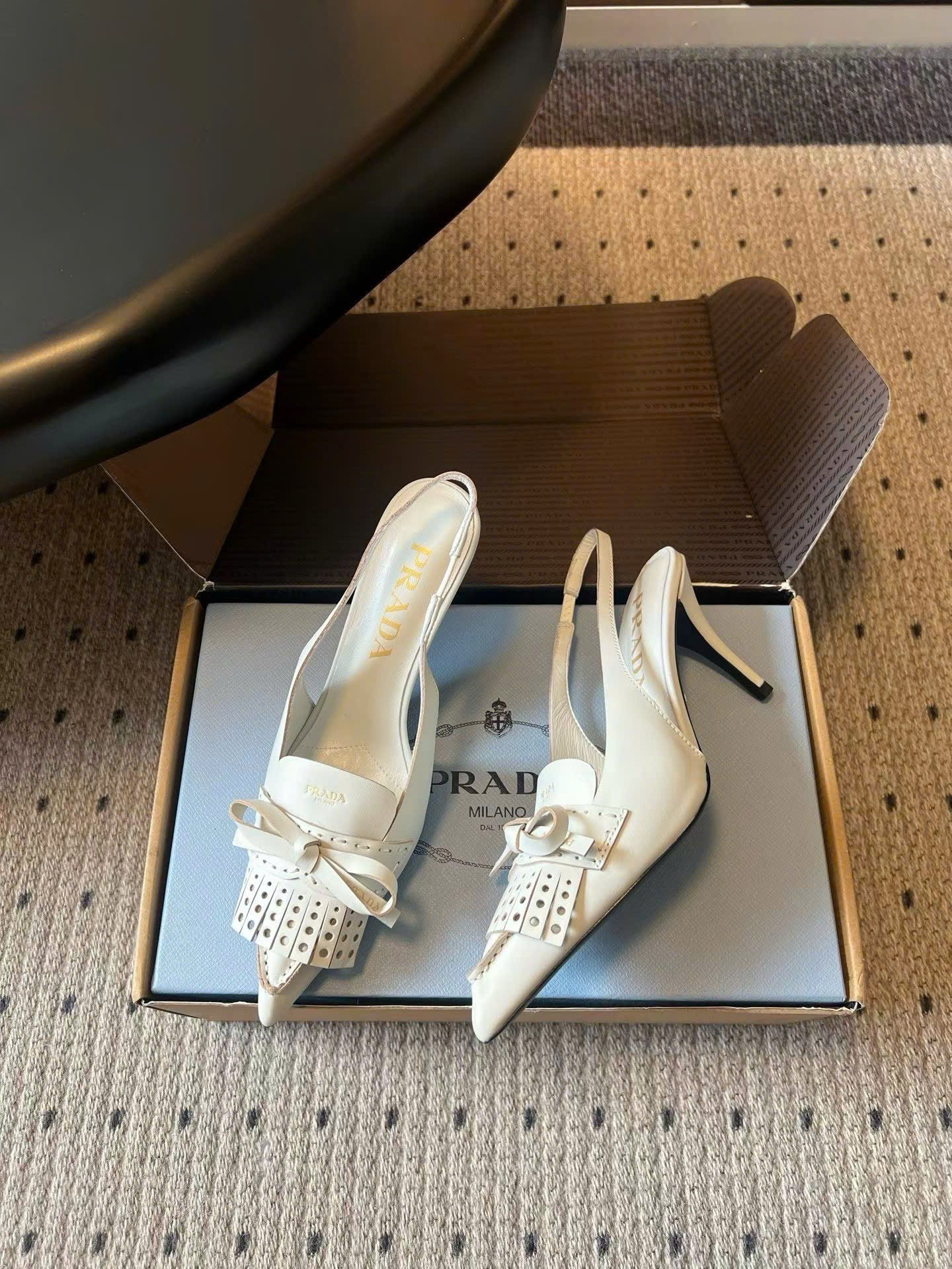 Prada Pointed-Toe Leather Kitten-Heel Pumps Shoes 8.5cm - Image 4