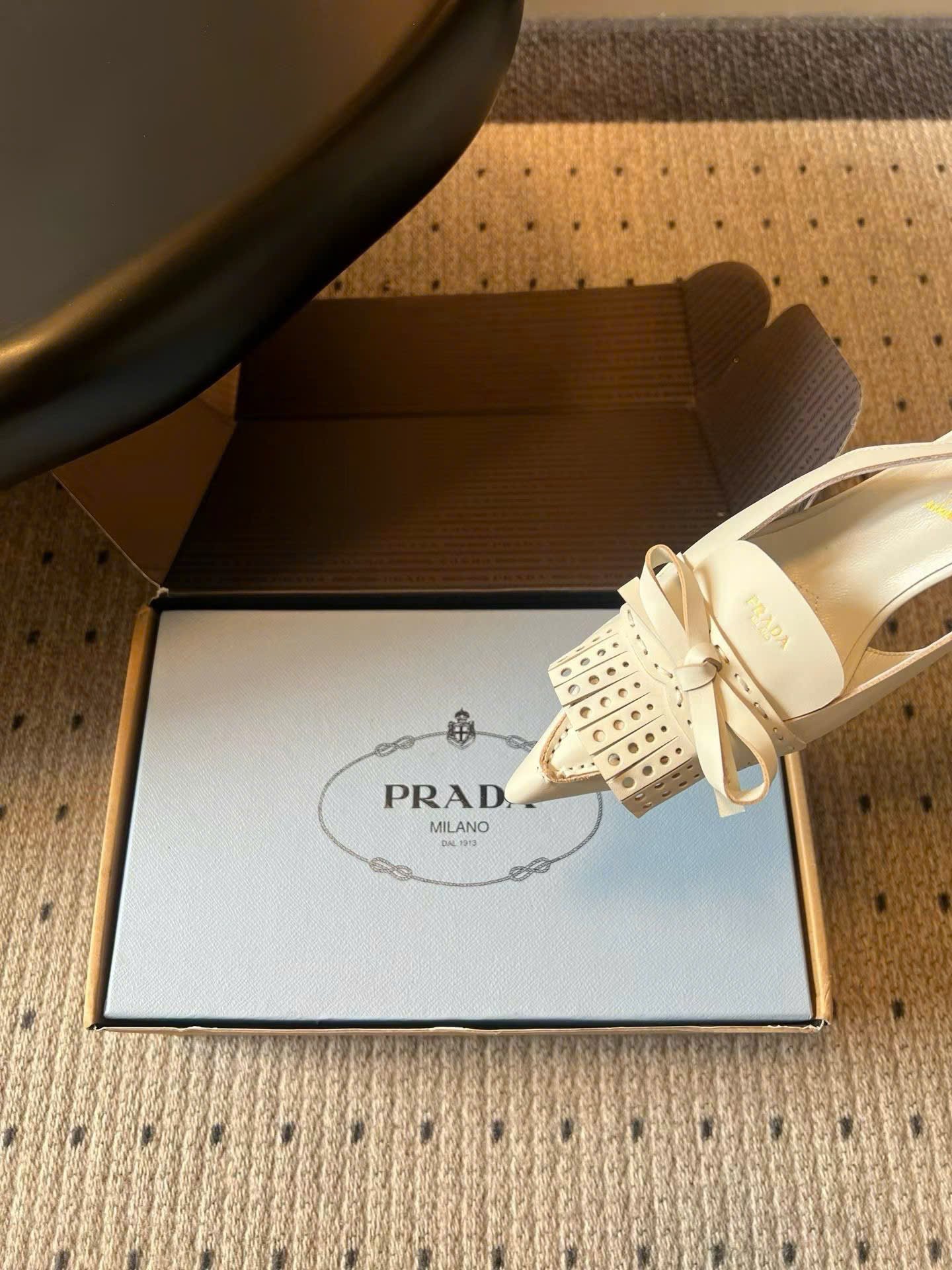 Prada Pointed-Toe Leather Kitten-Heel Pumps Shoes 8.5cm - Image 5