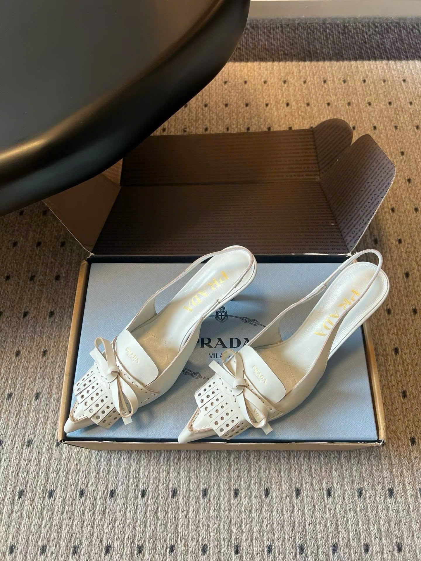 Prada Pointed-Toe Leather Kitten-Heel Pumps Shoes 8.5cm - Image 7