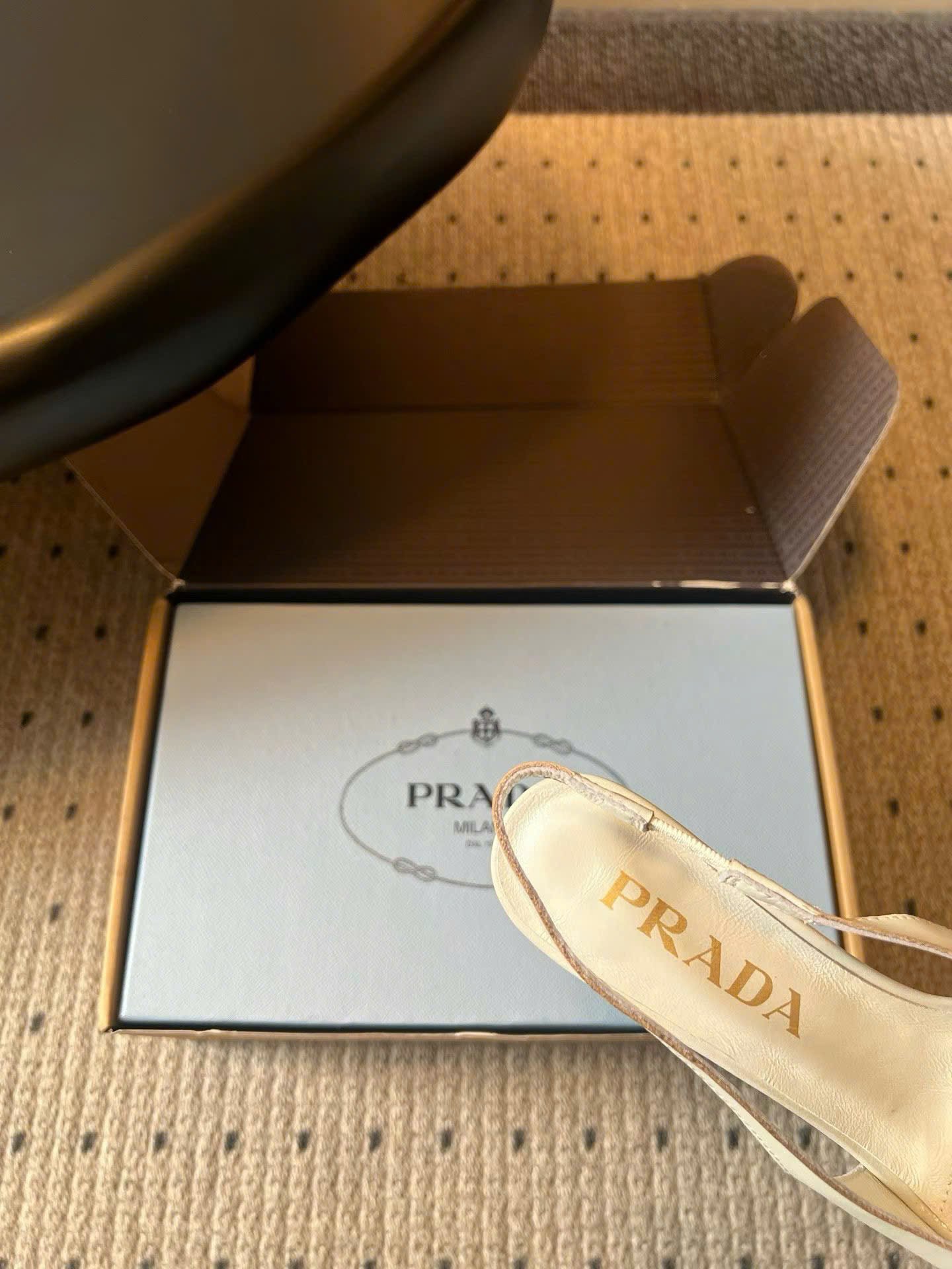 Prada Pointed-Toe Leather Kitten-Heel Pumps Shoes 8.5cm - Image 9