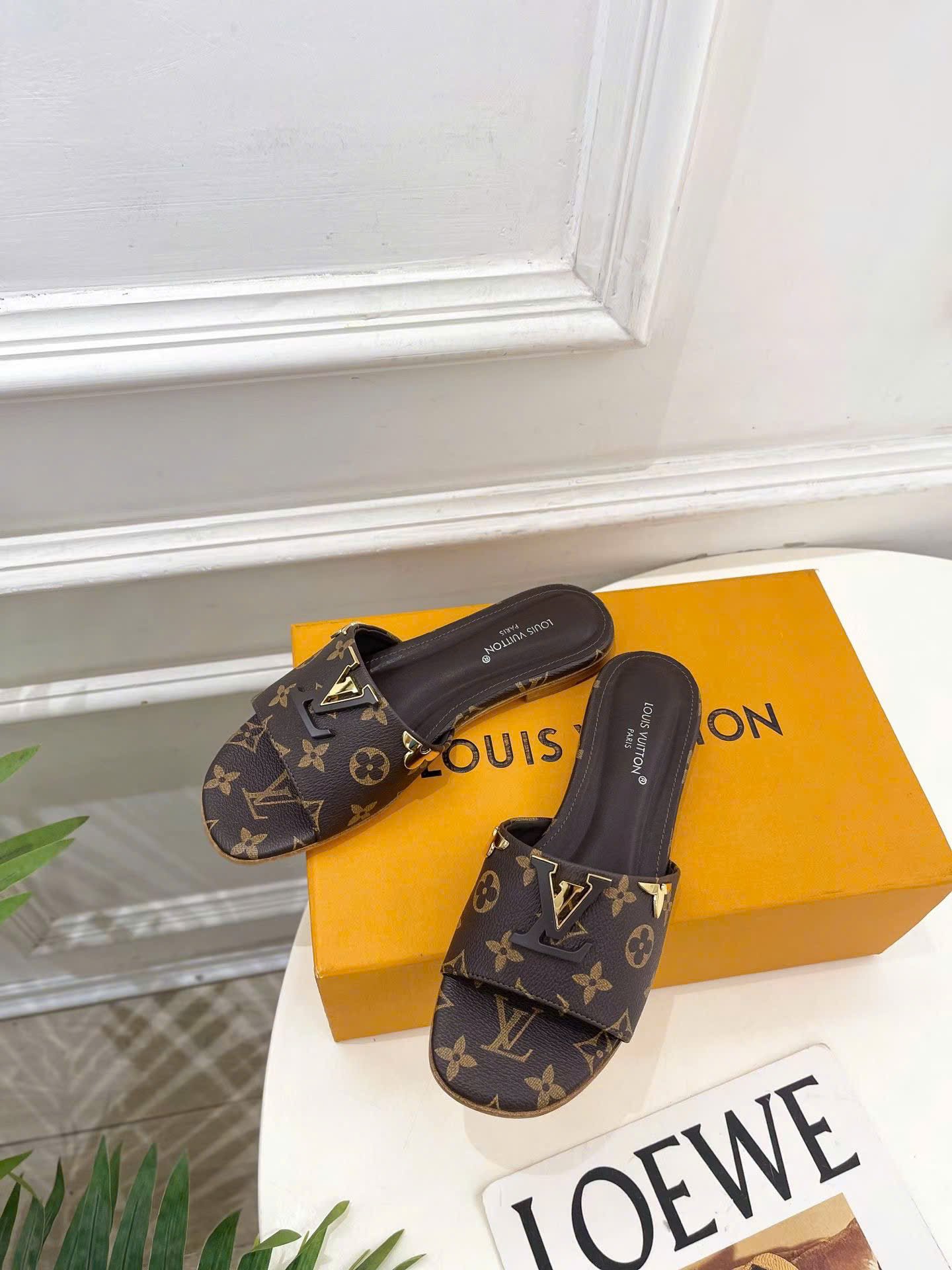 Louis Vuitton Lock It Flat Mules Monogram - Image 3