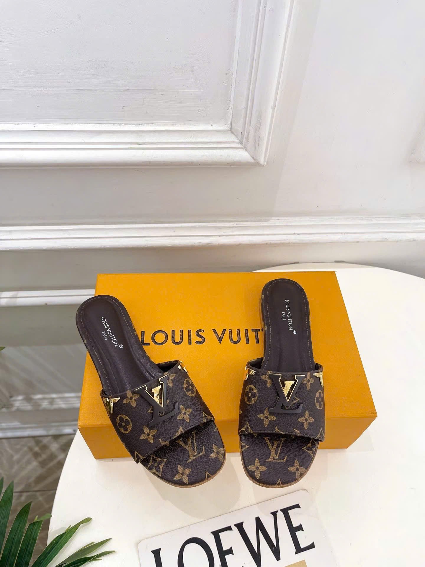 Louis Vuitton Lock It Flat Mules Monogram - Image 5