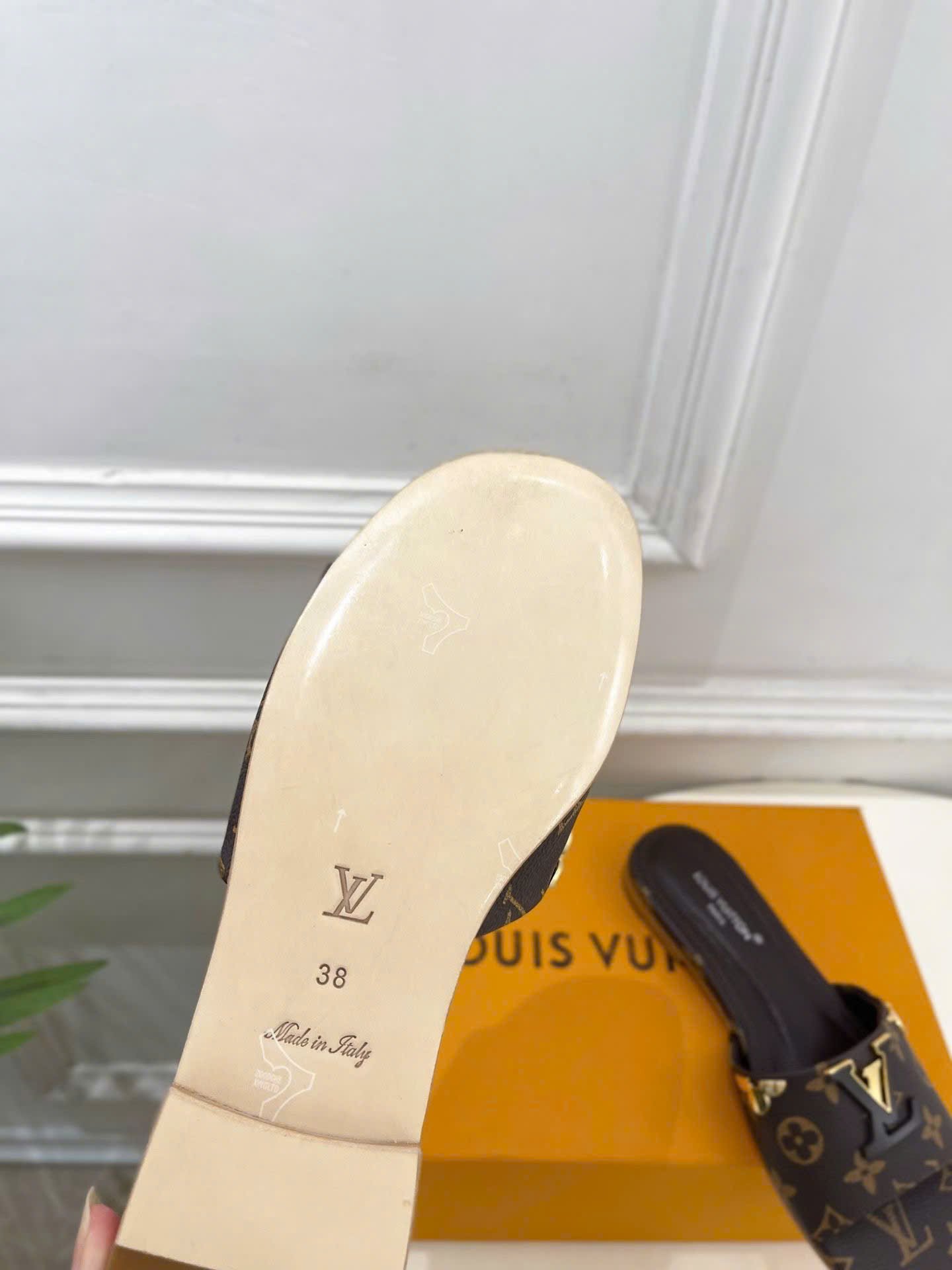 Louis Vuitton Lock It Flat Mules Monogram - Image 9