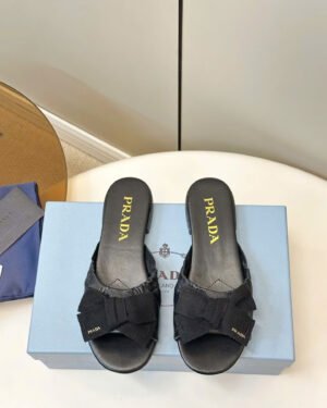 Prada Leather Bow Slippers in Pelle Con Fiocco