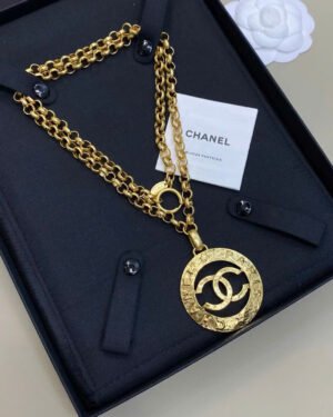 Chanel Pre-Owned Gold 'CC' Circle Dangle Necklace