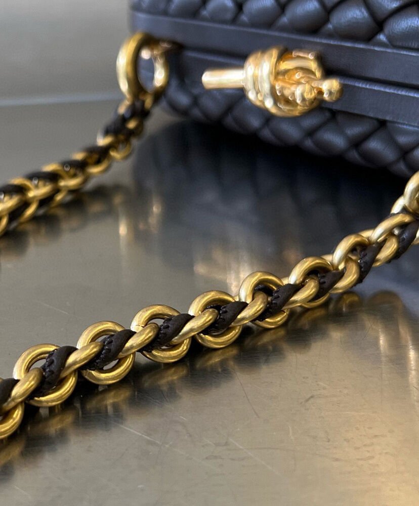Bottega Veneta Knot With Chain 776662 - Image 6