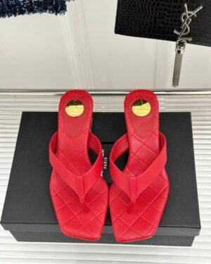 Saint Laurent Sip 45 Thong Sandals in Quilted Leather